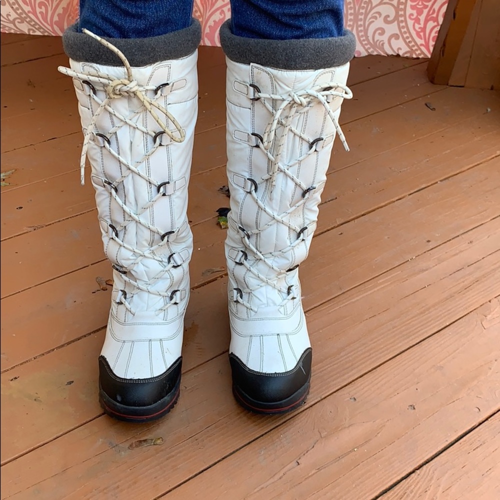 Cougar waterproof winter boots for women size 10M
